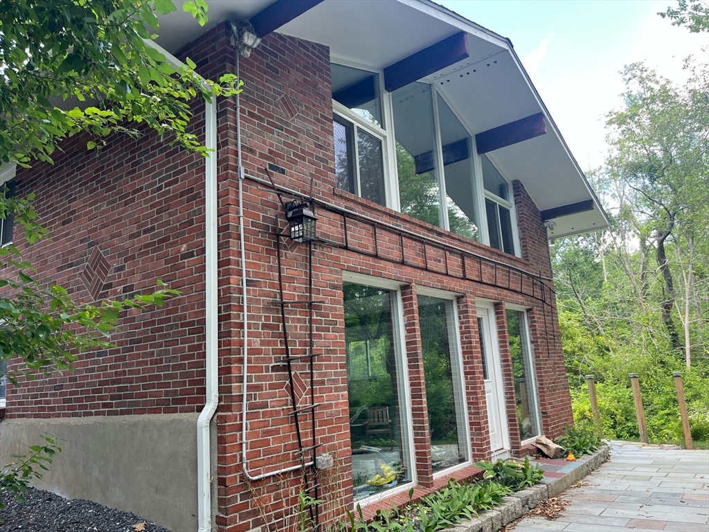 16 Foster Rd, Lexington