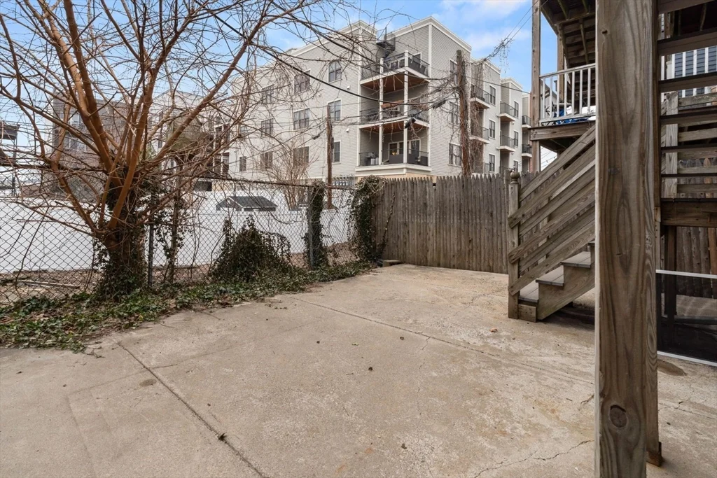 17 M St, South Boston