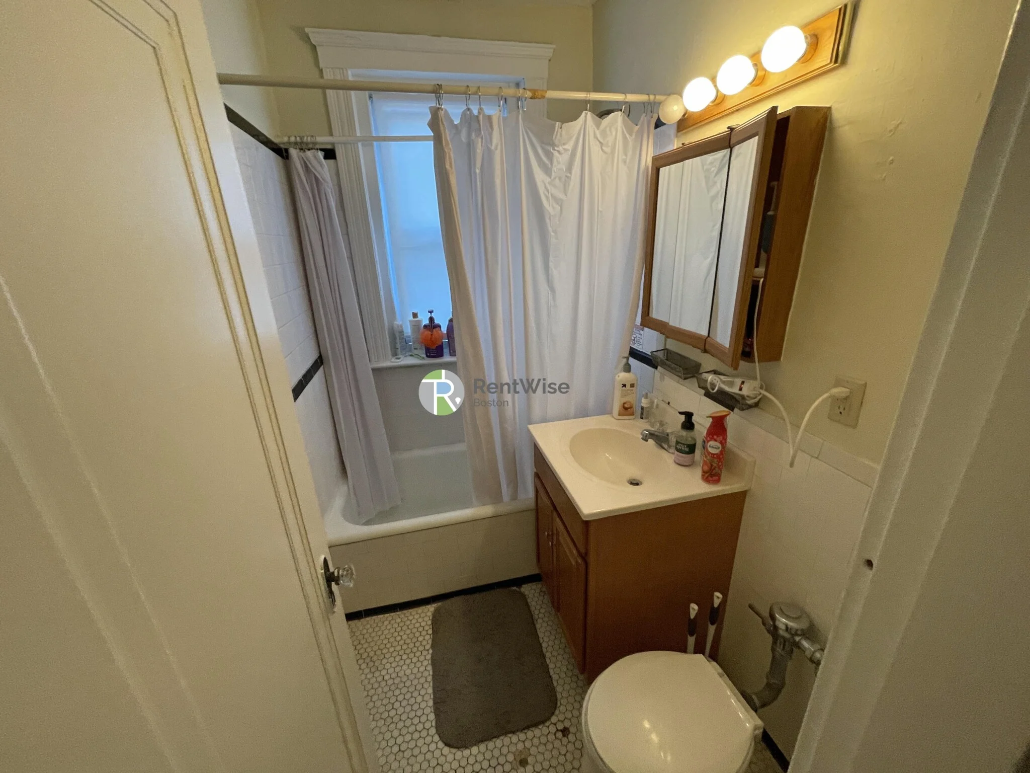 47 Linden St, Allston