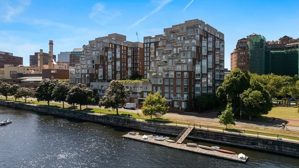 75-83 Cambridge Pkwy, East Cambridge