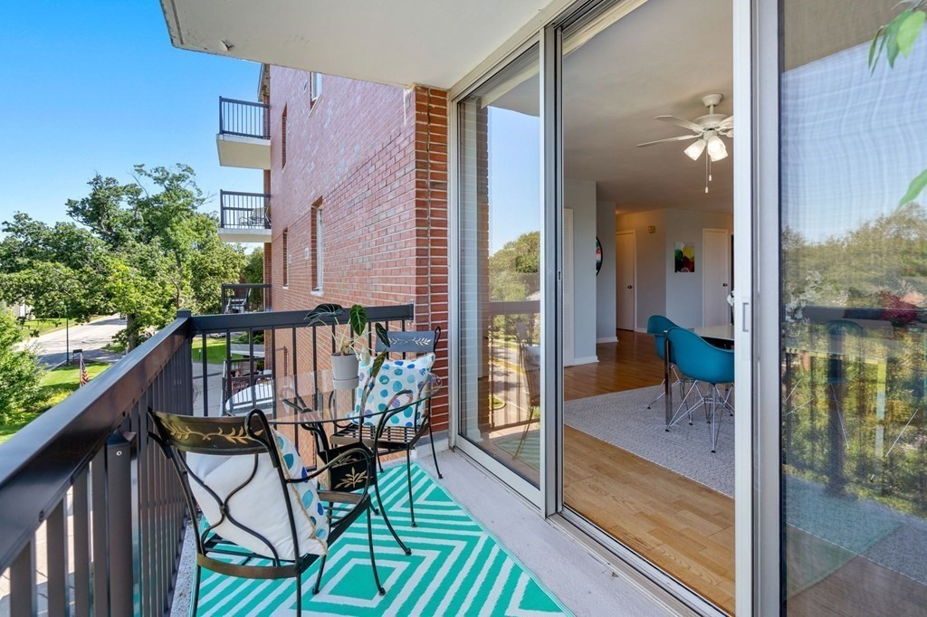 20 Hammond Pond Pkwy, Chestnut Hill