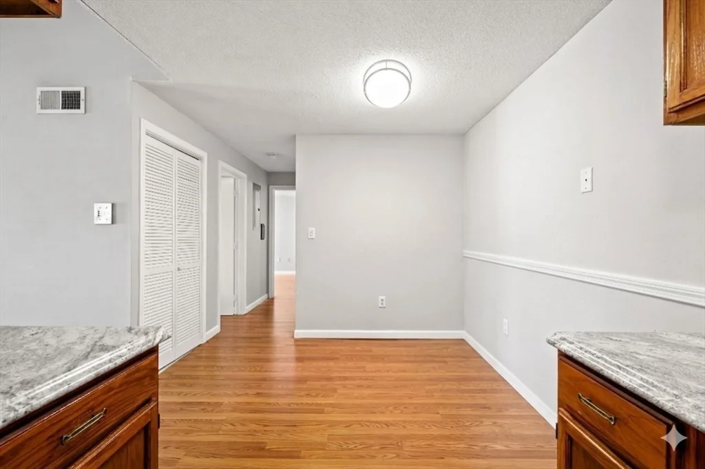 5 Thoreau Ct, Natick