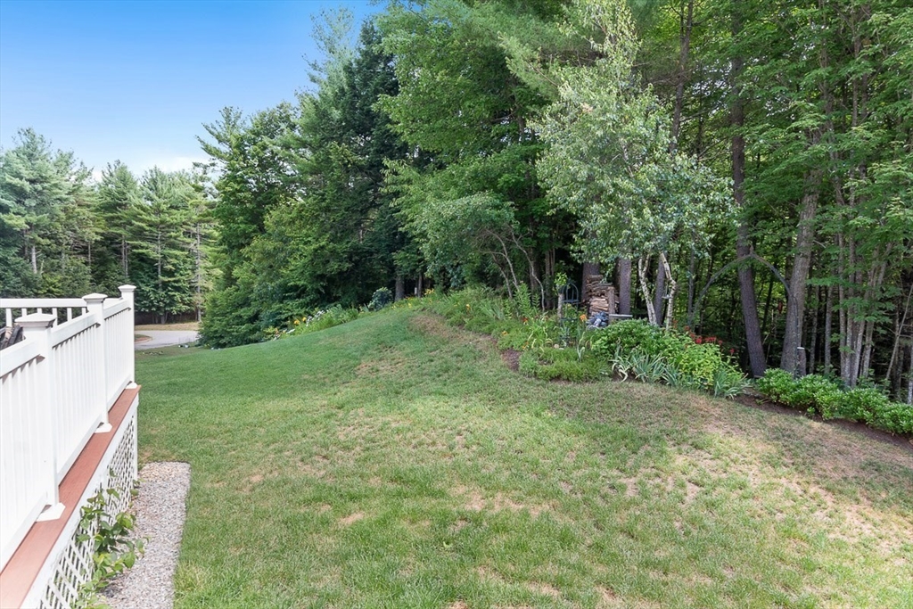 7 Charles Pl, Pepperell