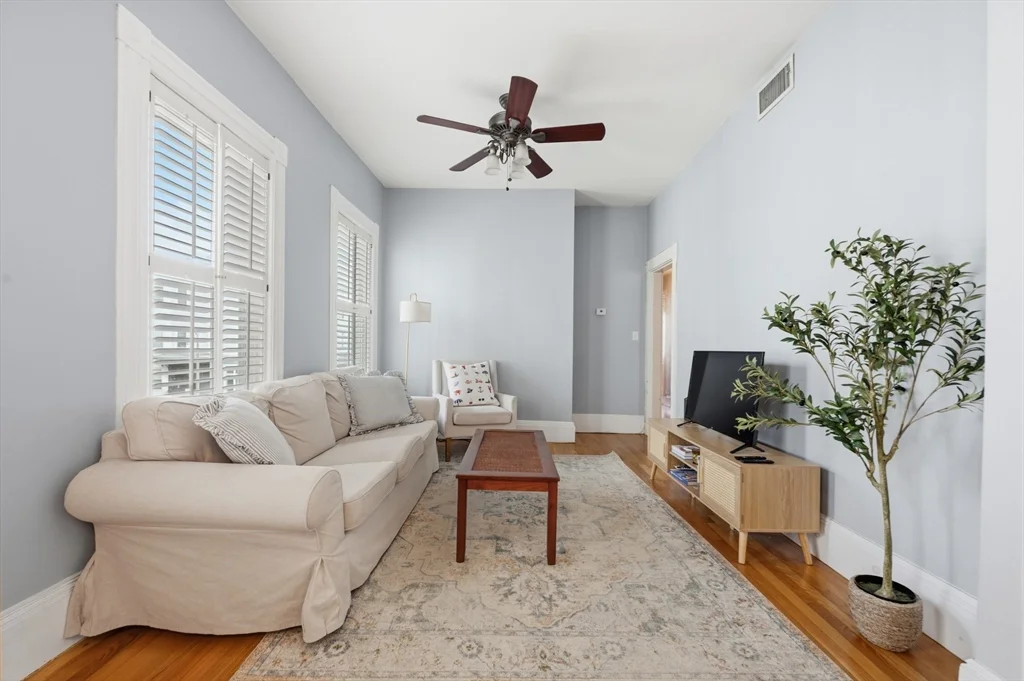 627 E 6th St, South Boston