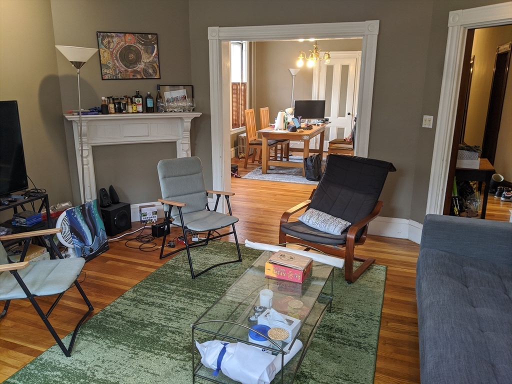 454 Green St, Riverside