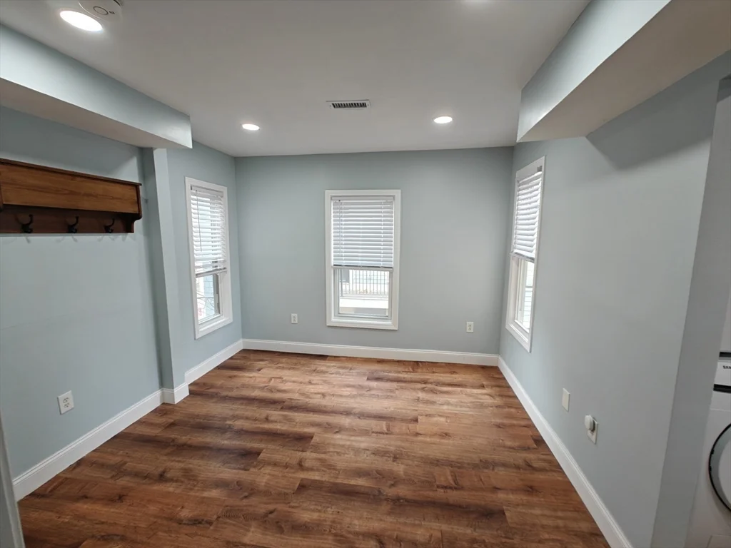 102 Mount Pleasant Ave, Roxbury