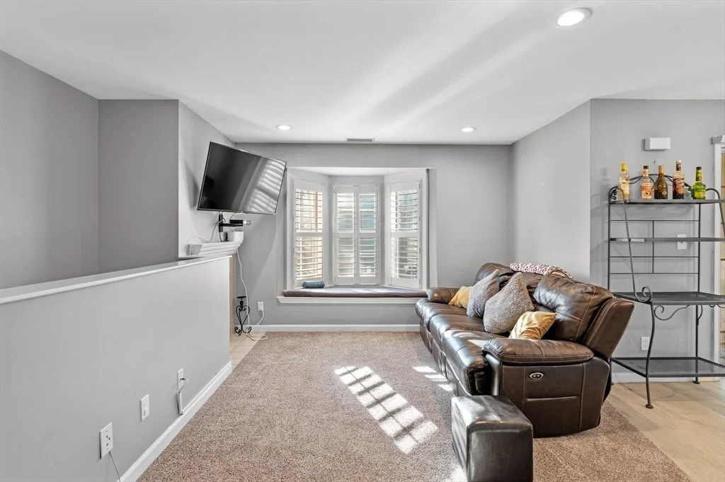 709 Gazebo Cir, Reading