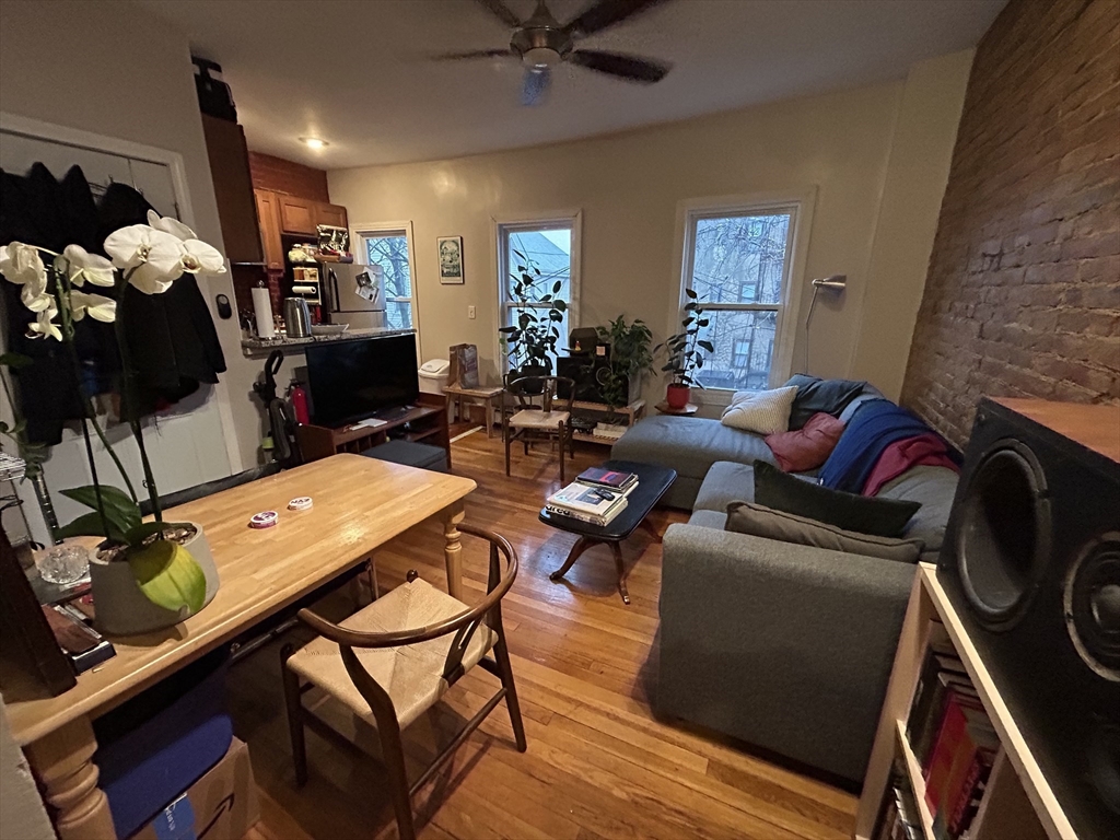 14 Evergreen Sq, Somerville