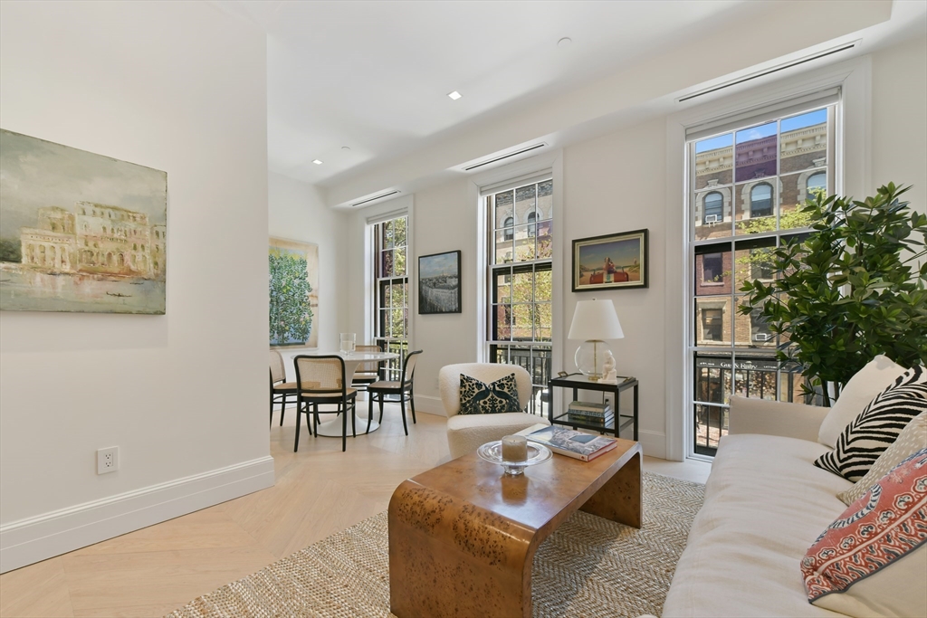 112 Charles St, Beacon Hill