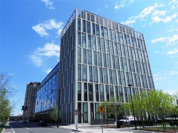 2 Earhart, East Cambridge