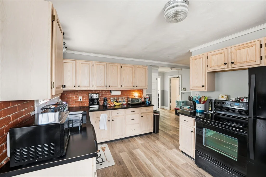 181 Park St, North Attleboro
