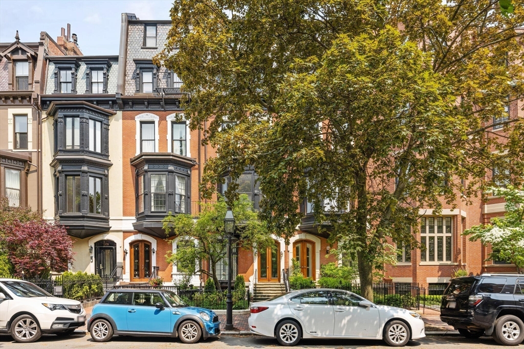 227 Marlborough St, Back Bay