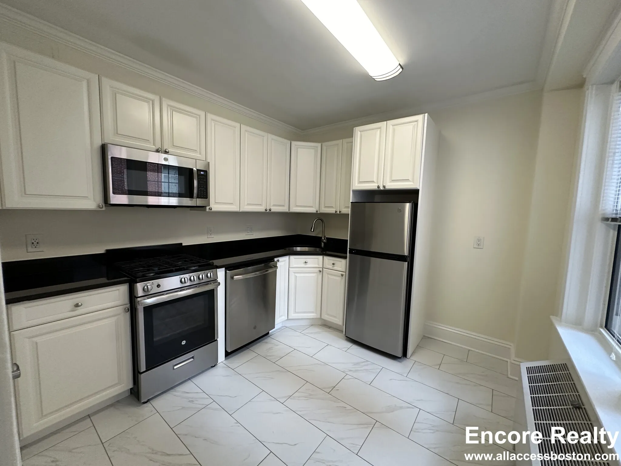 24 Chauncy St, Neighborhood Nine