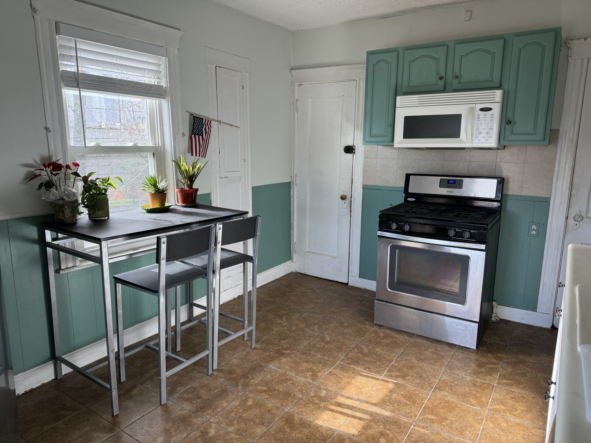 14 Hazelwood St, Roxbury