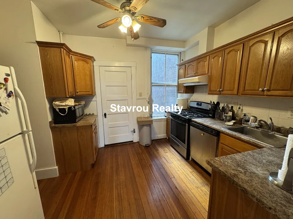 1681 Beacon St, Aspinwall Hill