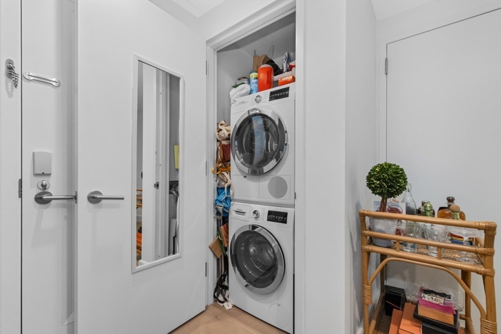 100 Lovejoy Wharf, Waterfront