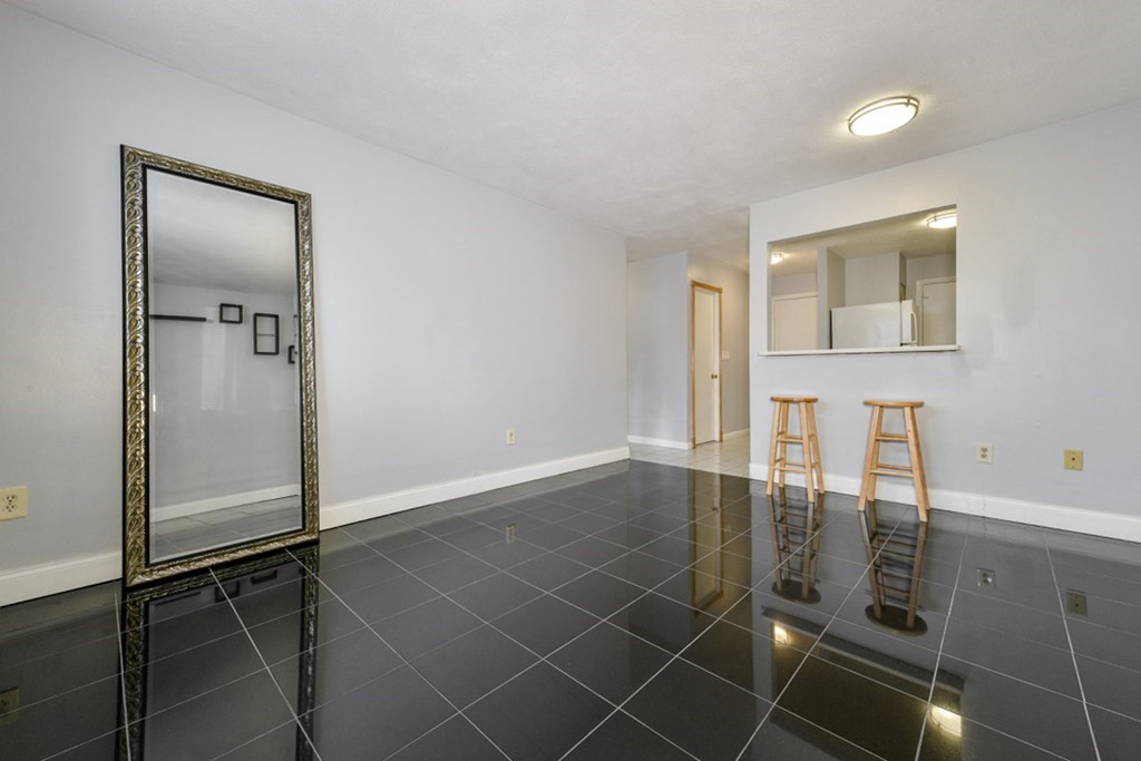 900 Governors Dr, Winthrop Center