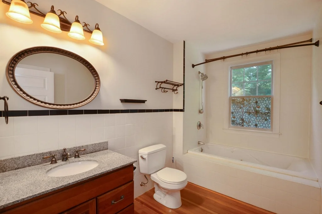 66 Tucker Ln, Dartmouth