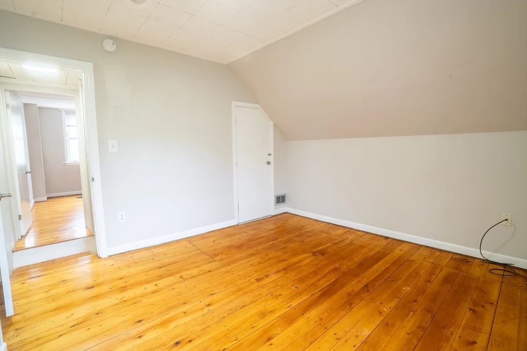 18 Drew Ave, Weymouth