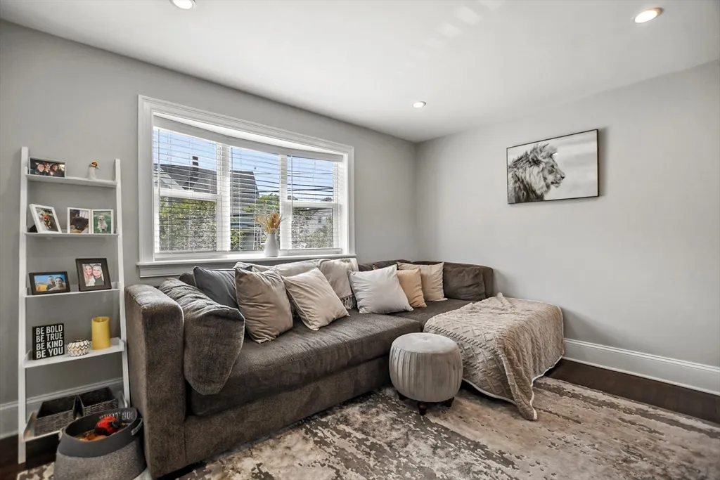 13 Town Hill St, Quincy