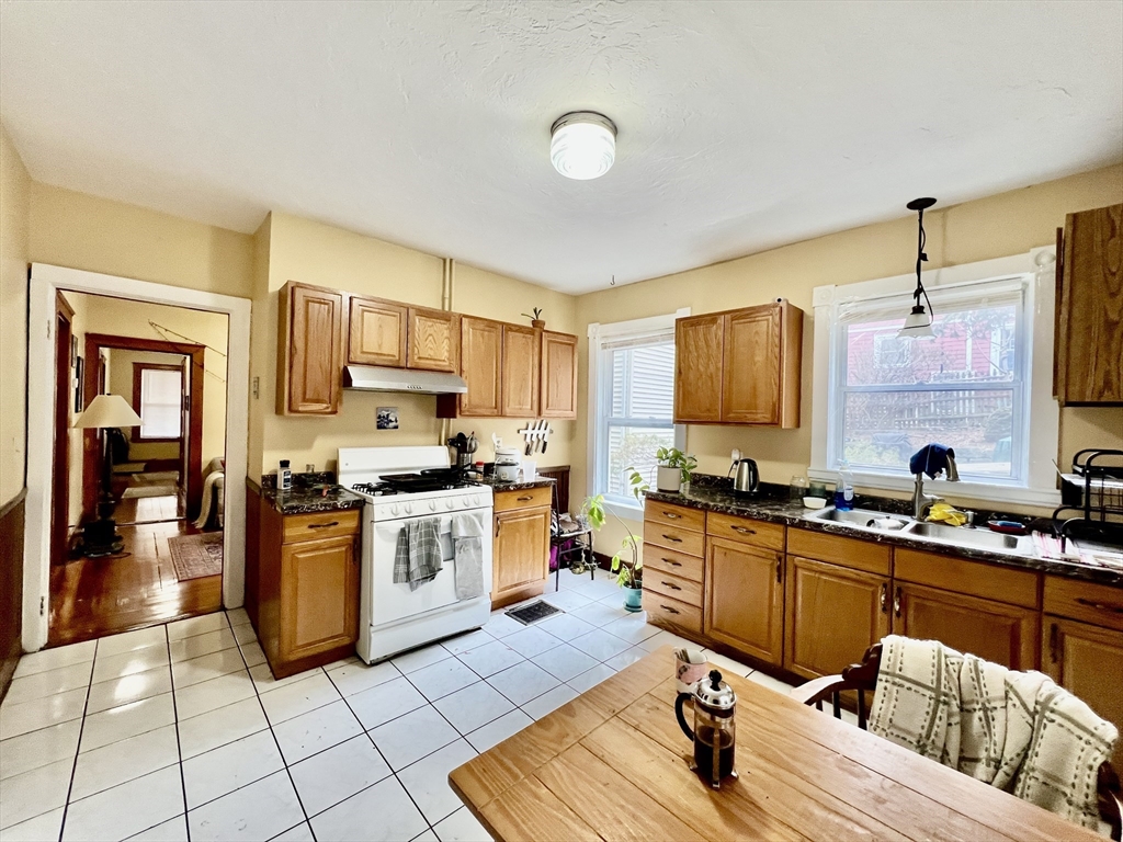 69 Woodlawn St, Jamaica Plain