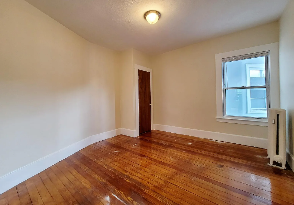 132 1/2 Oxford St, Baldwin