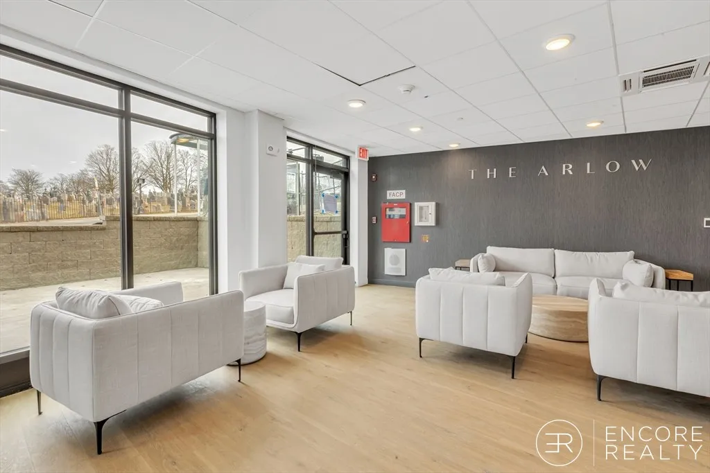 375 Cummins Highway, Roslindale