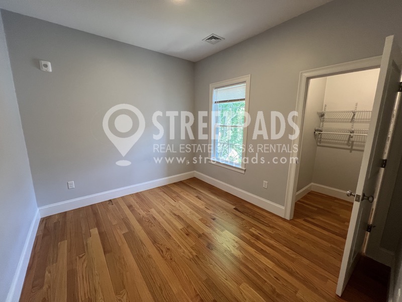 8 Islington St, Allston