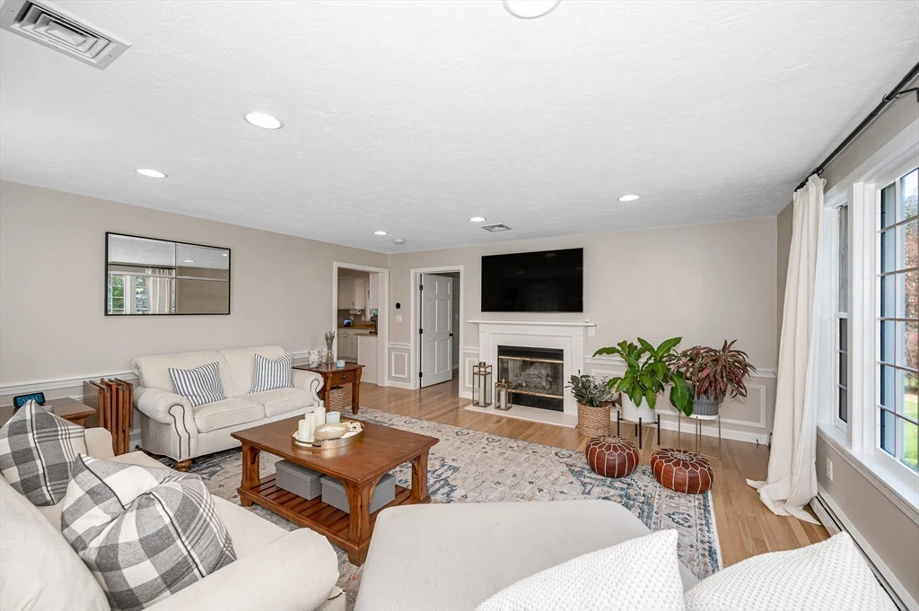 4 Nashoba Dr, Chelmsford