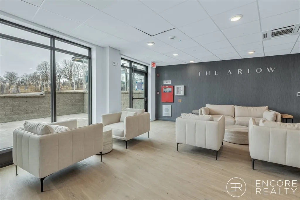 375 Cummins Highway, Roslindale