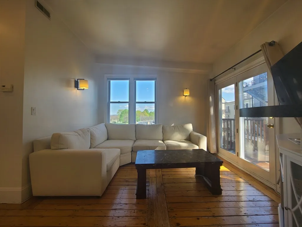 31 Jenkins St, South Boston