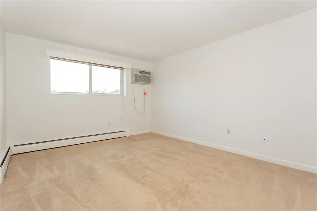 64 Main St, Stoneham