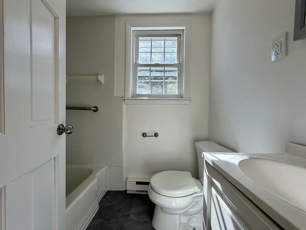 15 Park Ave, Foxboro