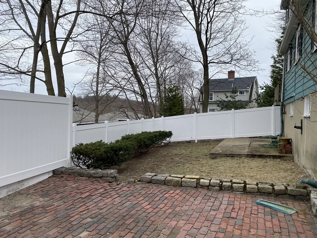 11 Woodbury St, Arlington