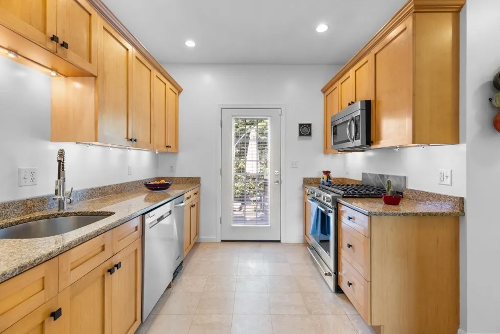 54 Myrtle St, East Somerville