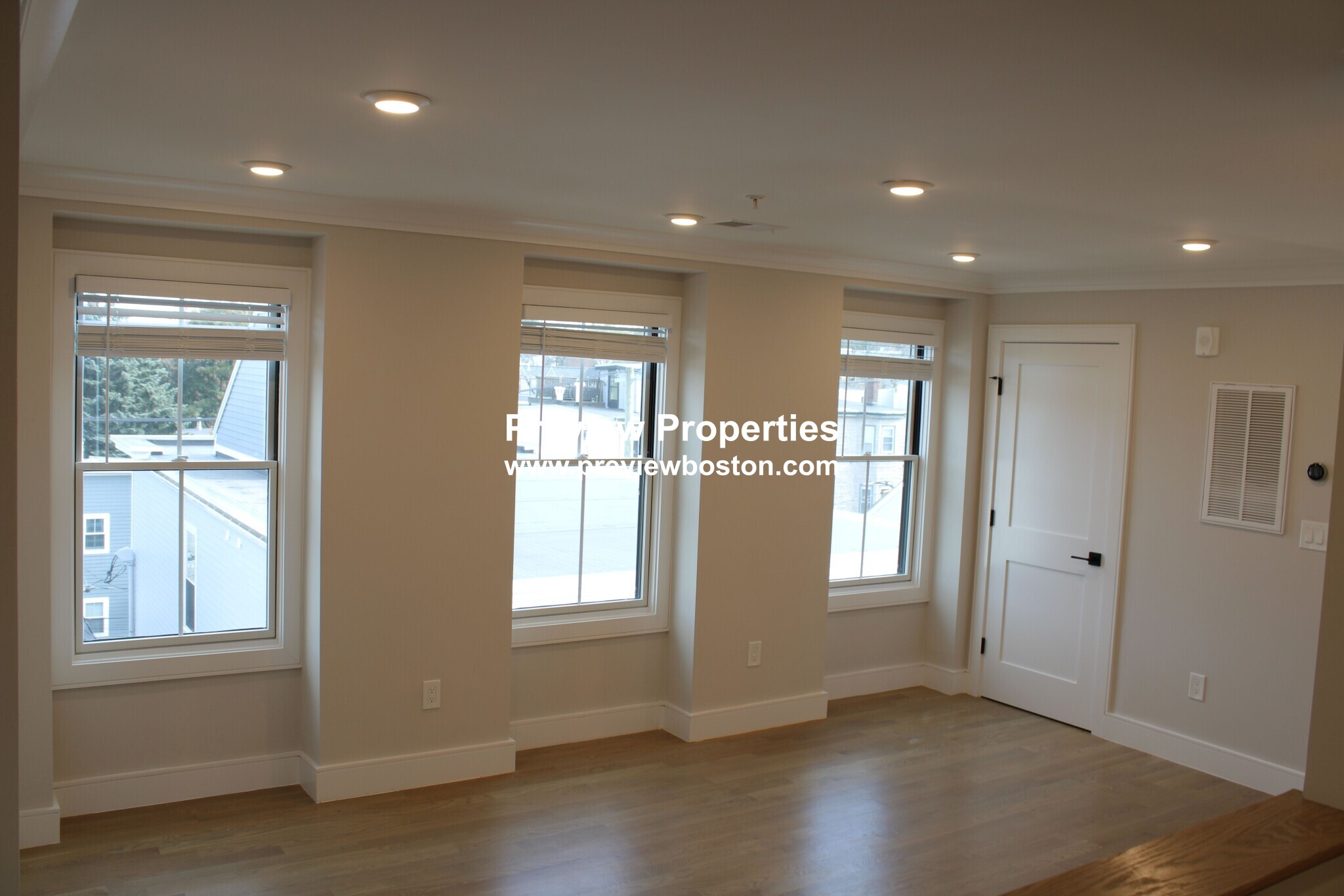 303 Maverick St, East Boston