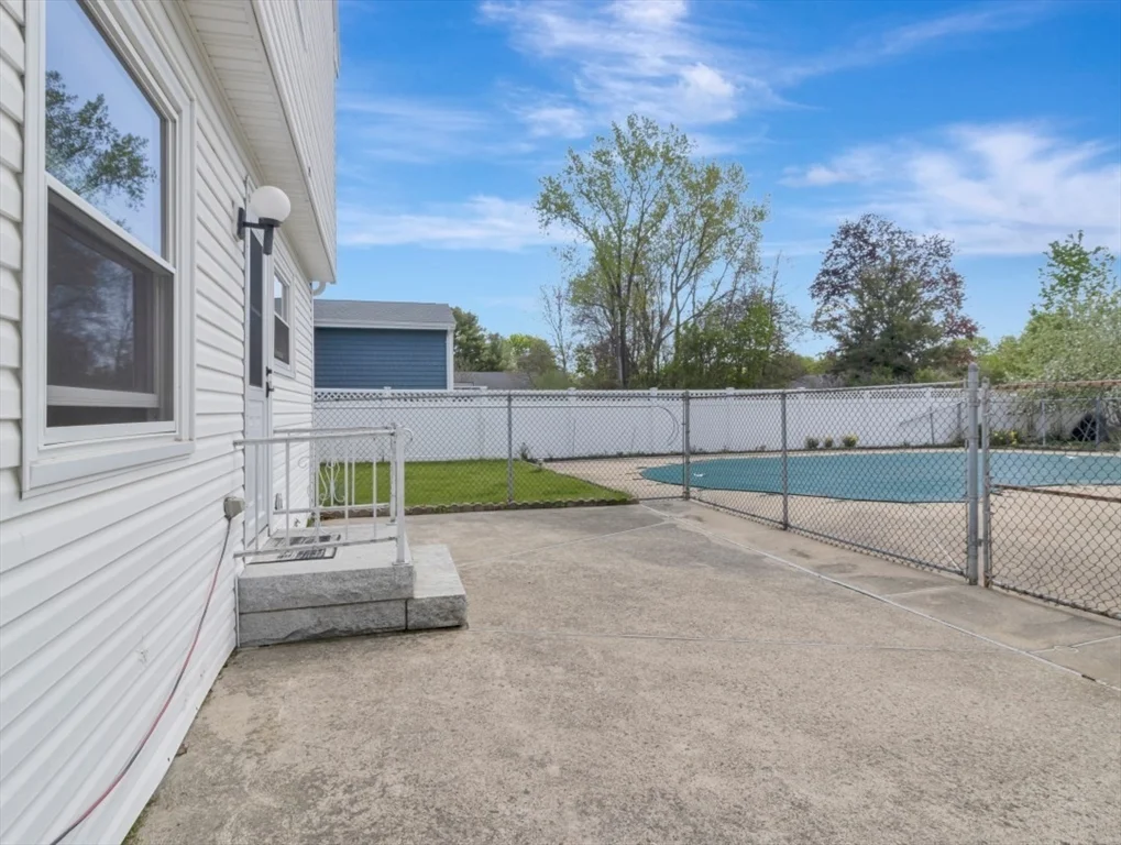16 Indian Rock Dr, Saugus