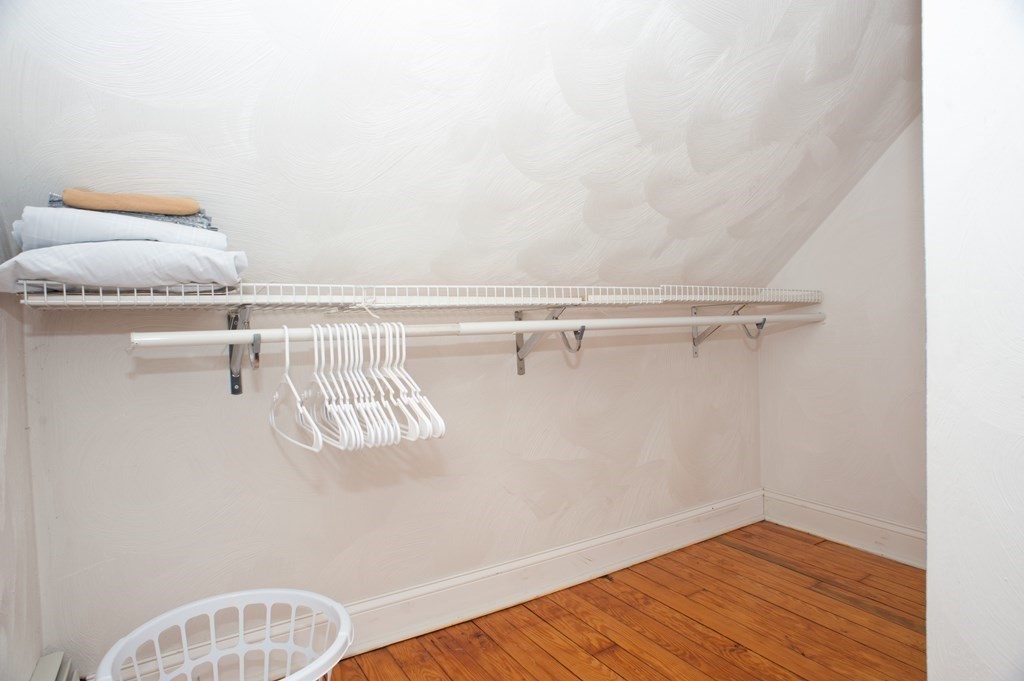 123 N Main St, Uxbridge