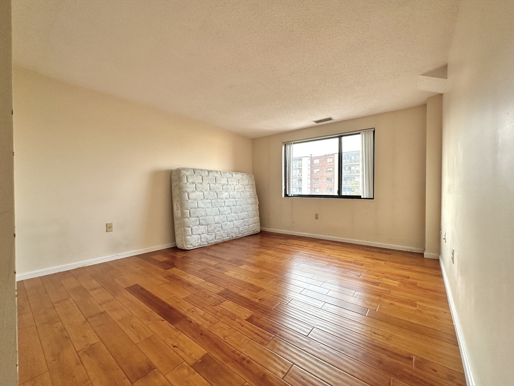 30 Revere Beach Pkwy, Wellington