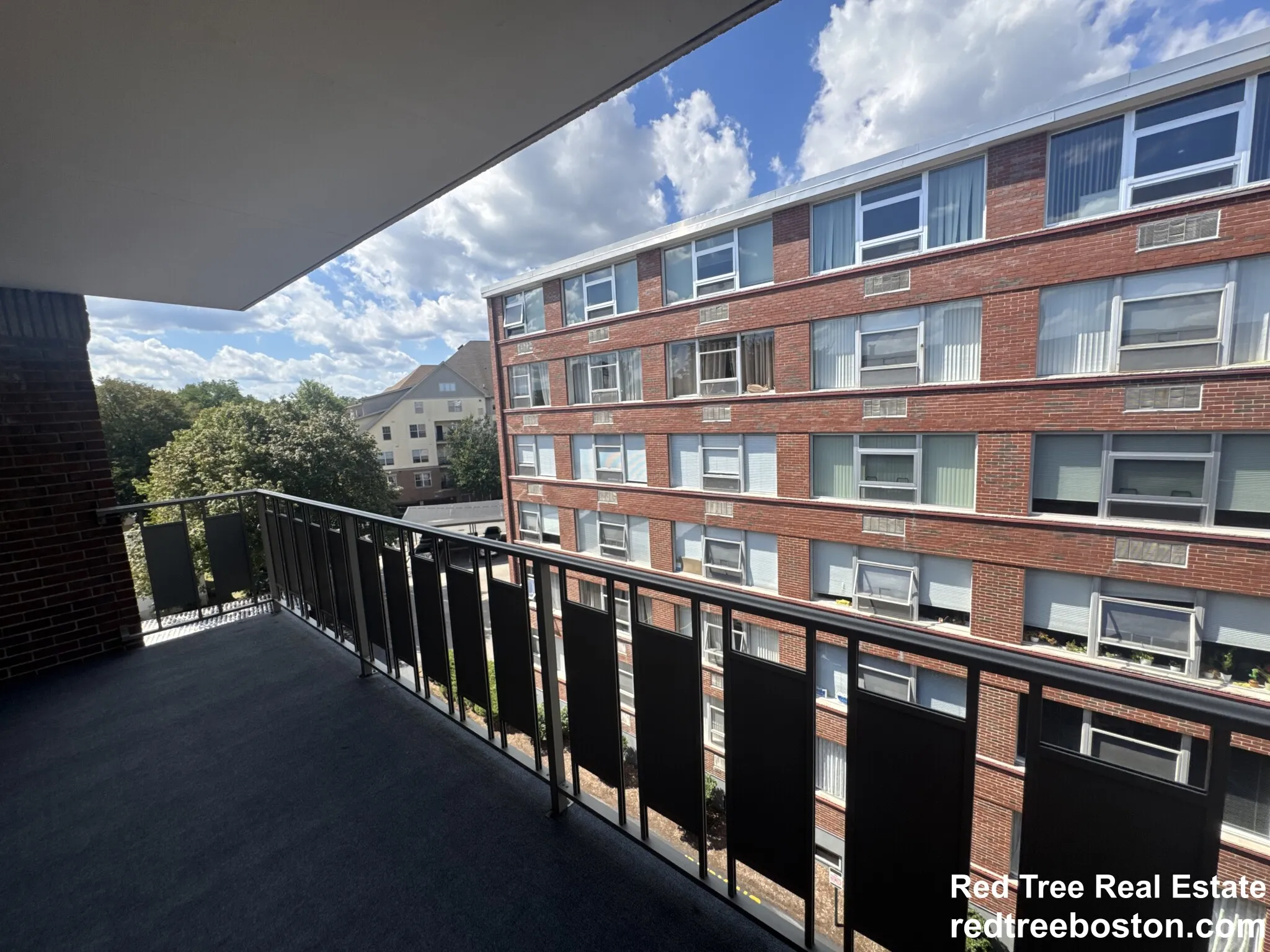 320 Hammond Pond Pkwa, Chestnut Hill