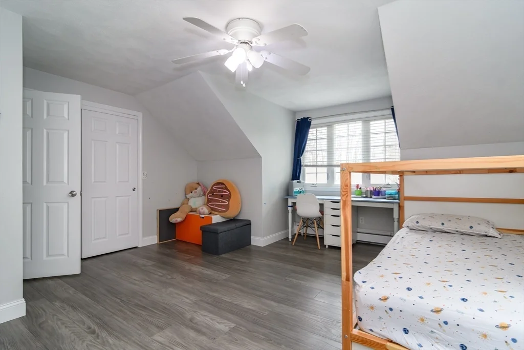 10 Homeward Ln, Natick