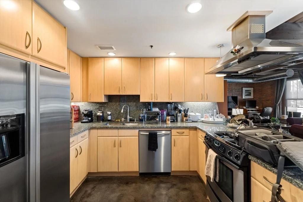 9 W Broadway, South Boston