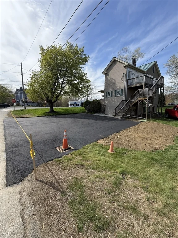 326 N Main St, North Brookfield