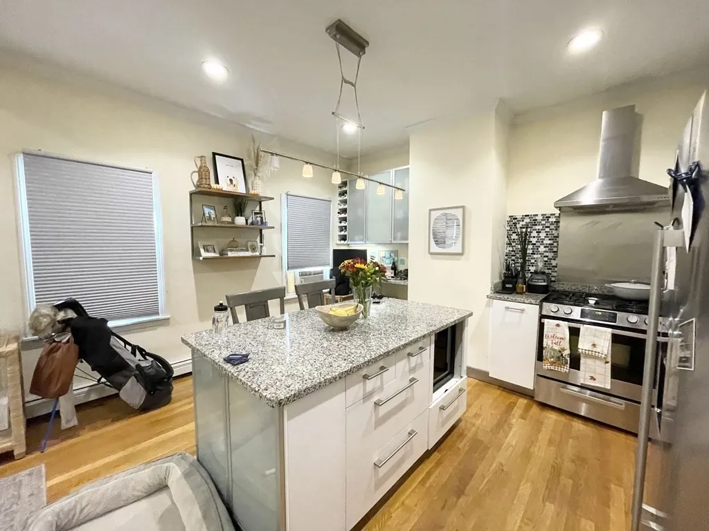 174 Bolton St, Boston