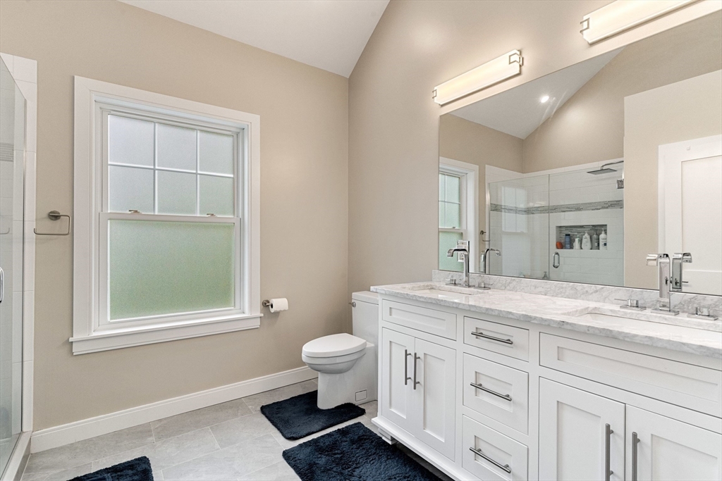 12 Blueberry Hill Ln, Melrose