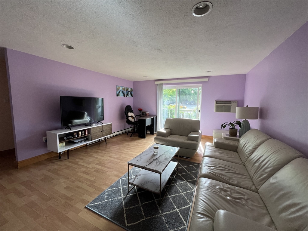 25 Greentree Ln, Weymouth