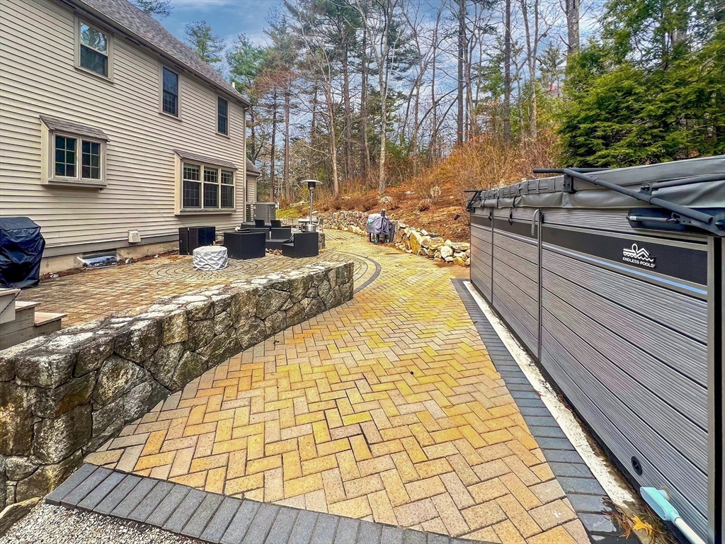 170 Saddle Hill Rd, Hopkinton