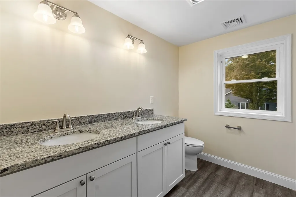 20 Townsend St, Pepperell