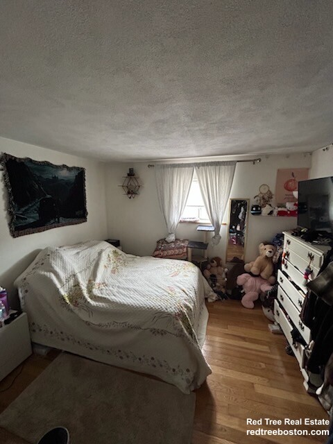 33 Westgate Rd, Chestnut Hill