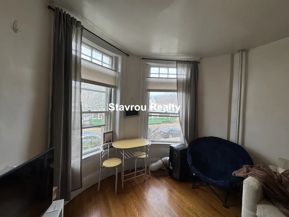 1681 Beacon St, Aspinwall Hill